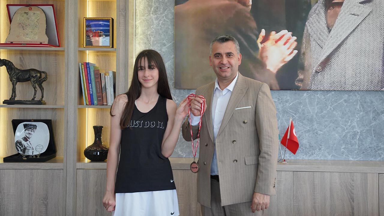 Yalova Kadikoy Belediye Tenis Spor Kulup Basarili Kiz Sporcu Tebrik (1)