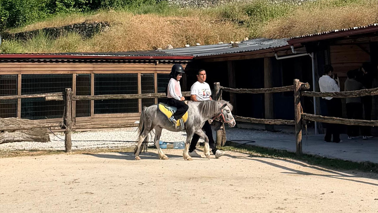 Yalova Sevkader Insani Yardimlasma Dernegi Garden Animal Park Cocuklar Eglence (2)