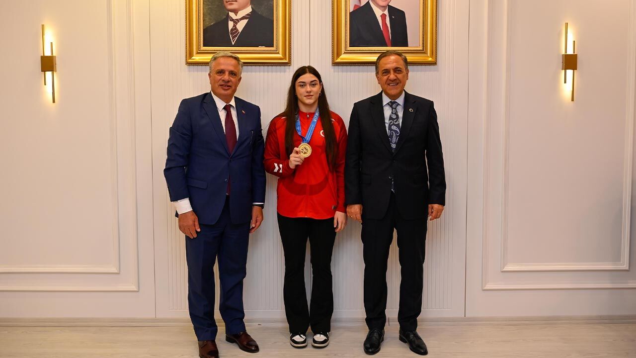 Yalova Termal Belediyes Spor U17 Avrupa Sampişyon Guresi Vali Gorusme Tebrik (2)