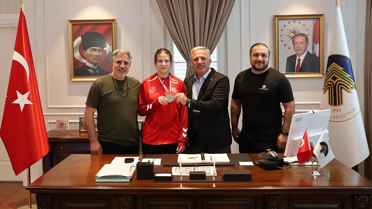 Yalova Termal Belediyespor Guresci Avrupa Sampiyona Basari Belediye Baskan Gorusme Tebrik (5)