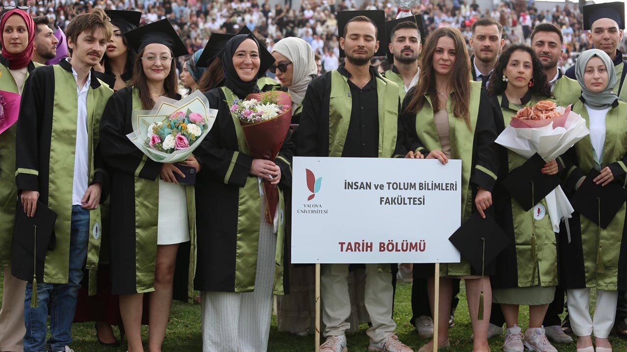 Yalova Universite Anne Kiz Mezuniyet Toren (2)