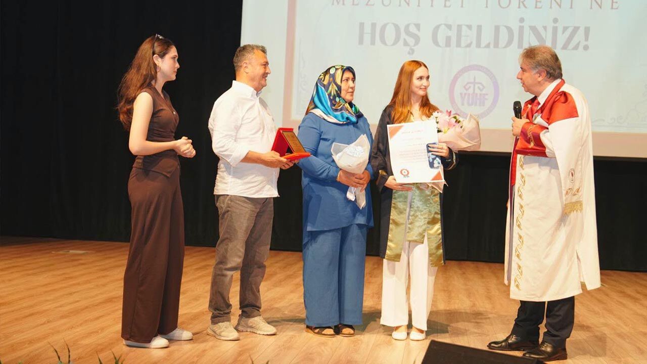 Yalova Üniversitesi Hukuk Fakültesi Mezunlarını Uğurladı (4)