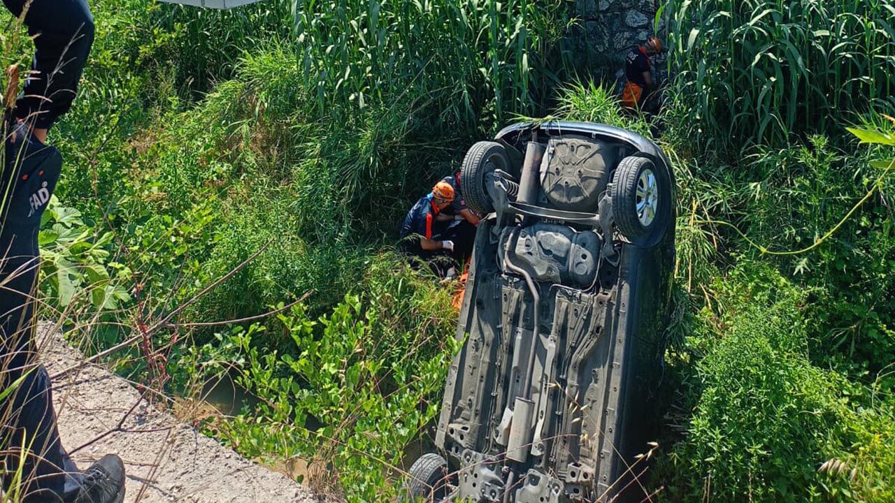 Yalova’da Dereye Uçan Araçtan Sağ Çıktı (3)
