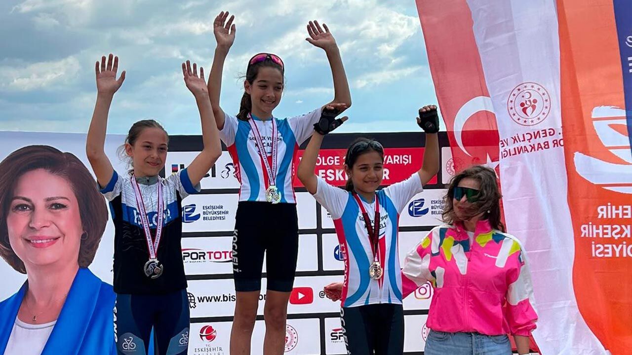 Bisikletçilerimiz Eskişehir’de Fark Yarattı (2)