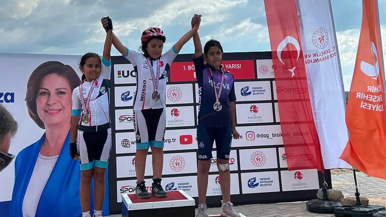 Bisikletçilerimiz Eskişehir’de Fark Yarattı (4)