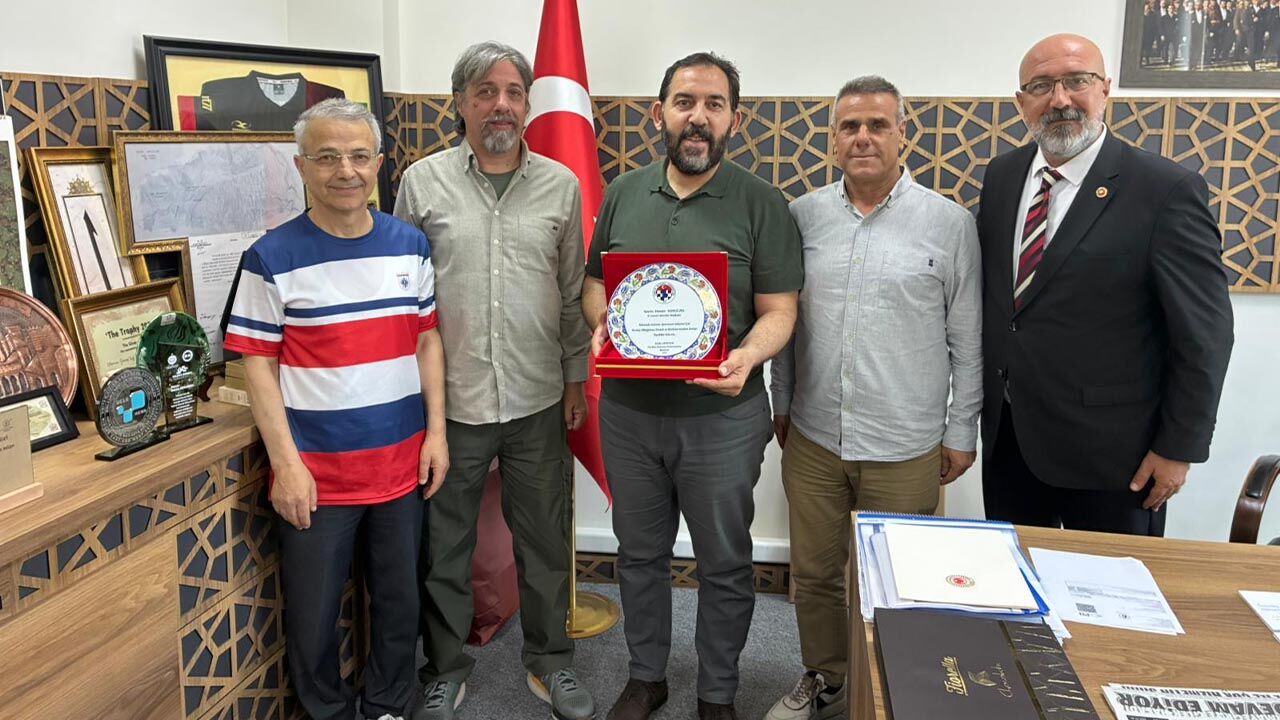 Gürel Ve Soygüzel’e Teşekkür Plaketi (1)