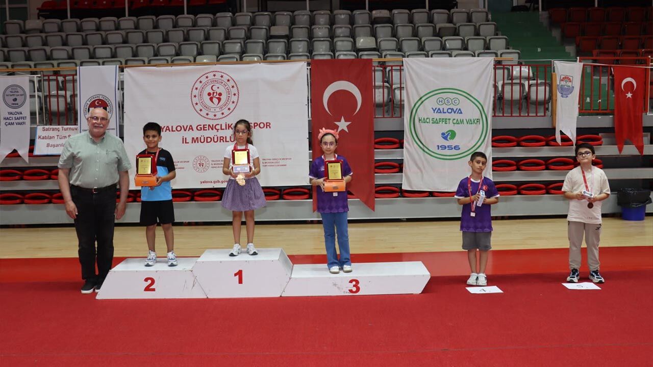 Hacı Saffet Çam Vakfı Satranç Turnuvası Nefes Kesti