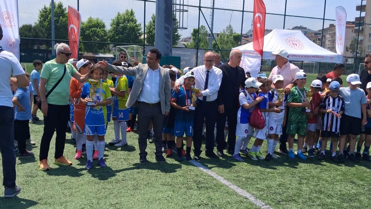İlkokul Minikler Futbol Şenliği Süper Finali Tamamlandı (2)