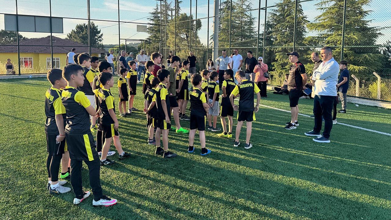 Safran Spor Futbol Okulu Çalışmalarına Başladı (1)