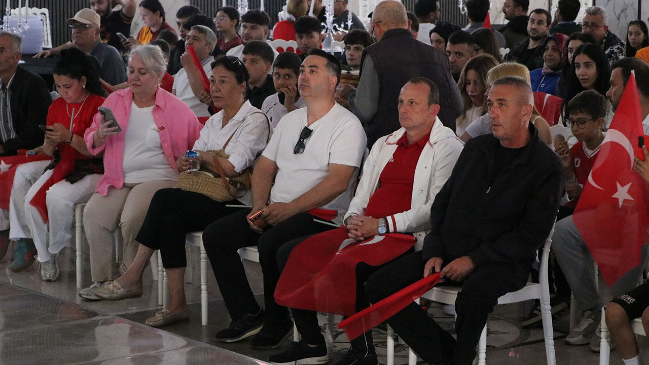 Yalova Ciftlikkoy Belediye Turkiye Avustralya Dunya Kupasi Dev Ekran (1)