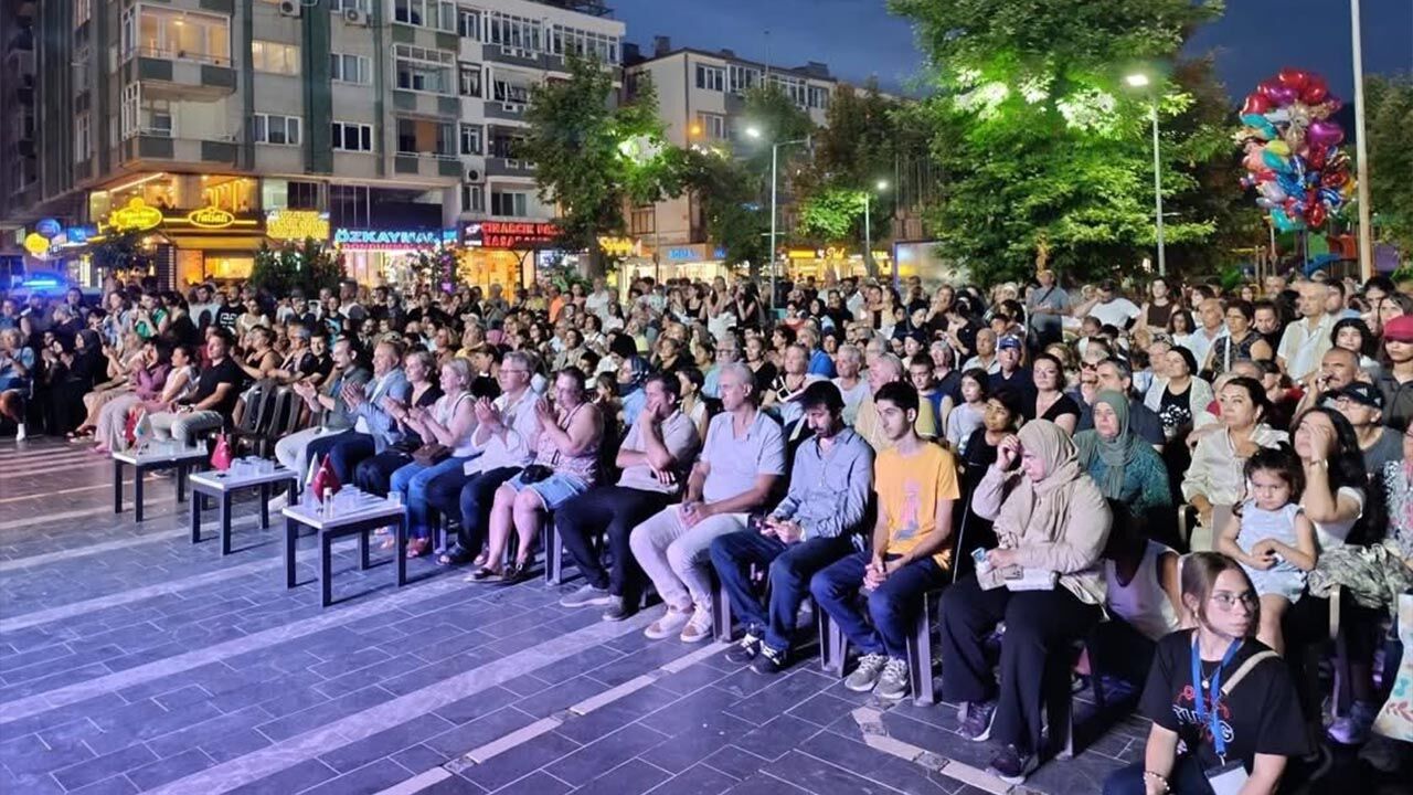 Halk Dansları Çınarcık’ı Büyüledi (2)