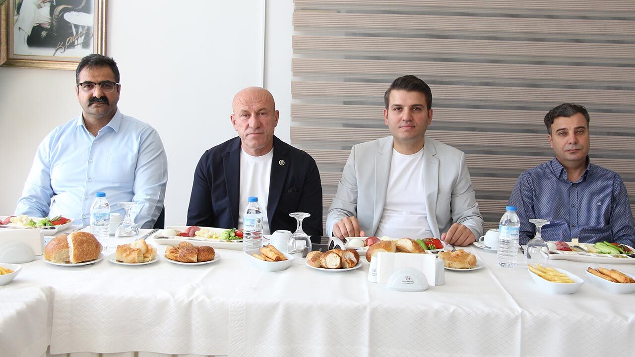 Yalova Turkiye Kamu Sen Bayrak Degisim (2)