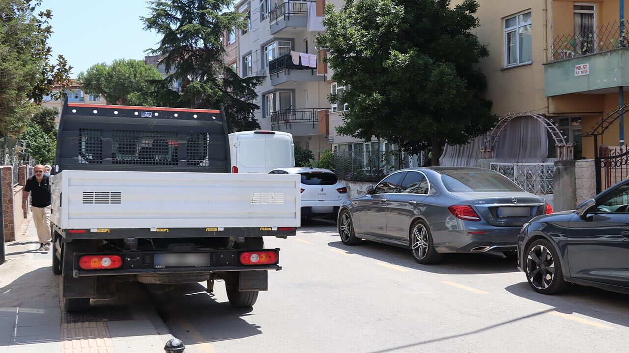 Kaldırımdaki Araçlar Ve Engelli Park Yerine Park Eden Araçlar (4)