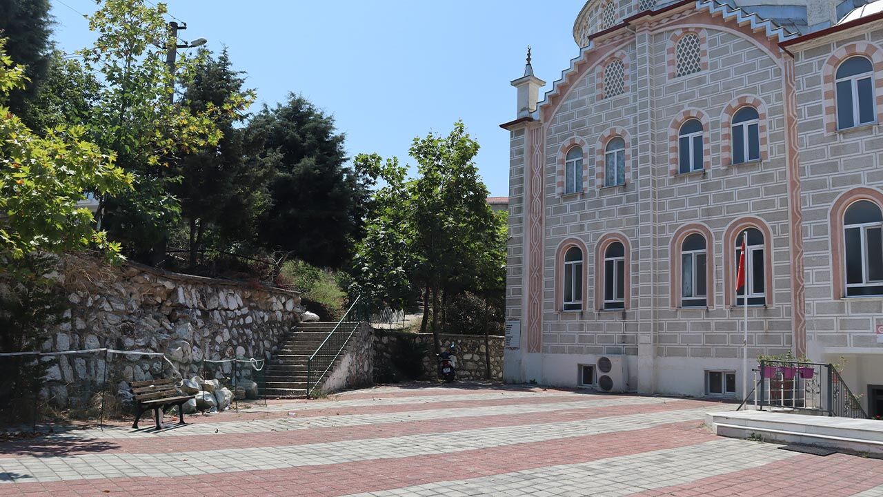 Yalova Şeyh Şamil Camii İstinat Duvari Yıkım Tehlike (8)