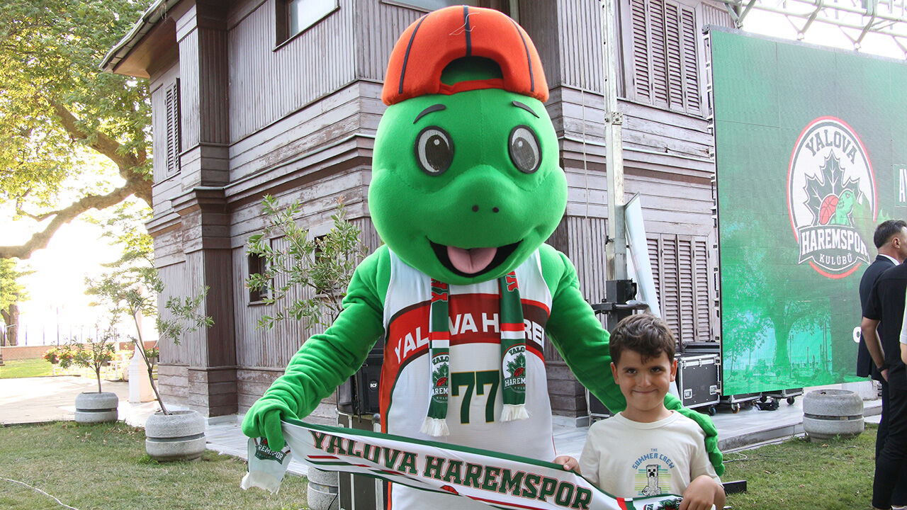 Yalova Haremspor Basketbol Takim Yeni Sezon Imza Tanitim Toren Lansman (13)