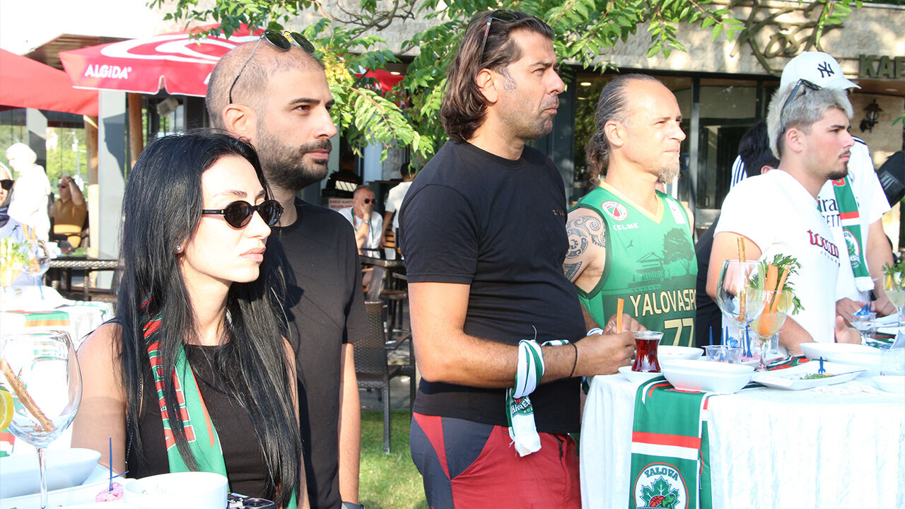 Yalova Haremspor Basketbol Takim Yeni Sezon Imza Tanitim Toren Lansman (4)