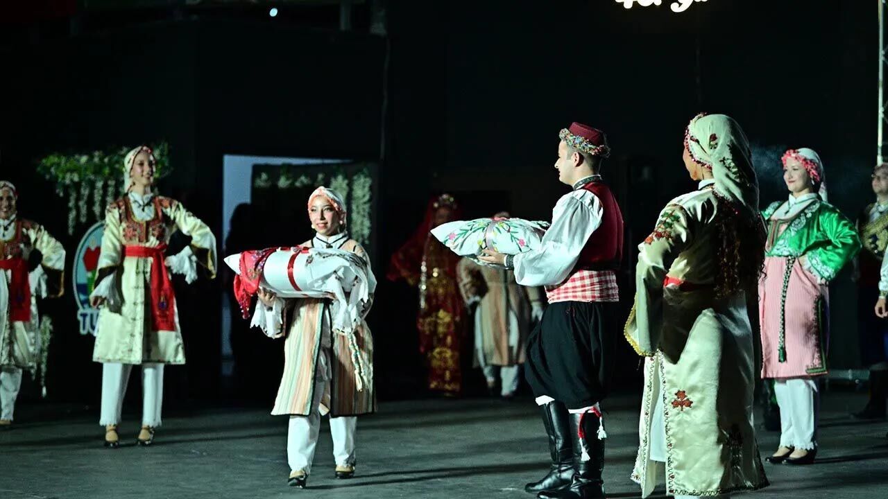 Yalova Tufag Uluslararasi Halk Danslari Altin Karanfil Yarisma (2)