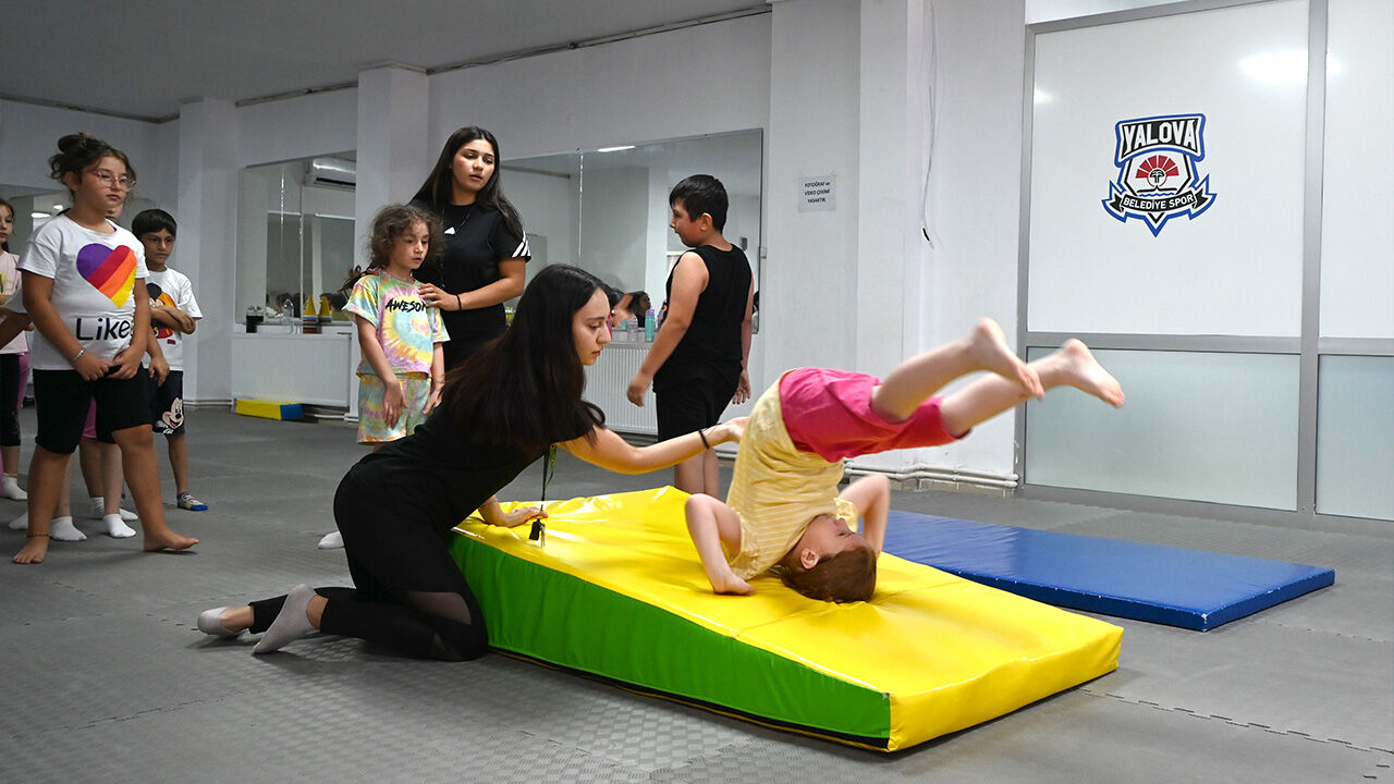 Yalova Beledi̇yesi̇ Spor Kulübü Ci̇mnasti̇k Kurslari Yoğun İlgi̇ Görüyor (9)