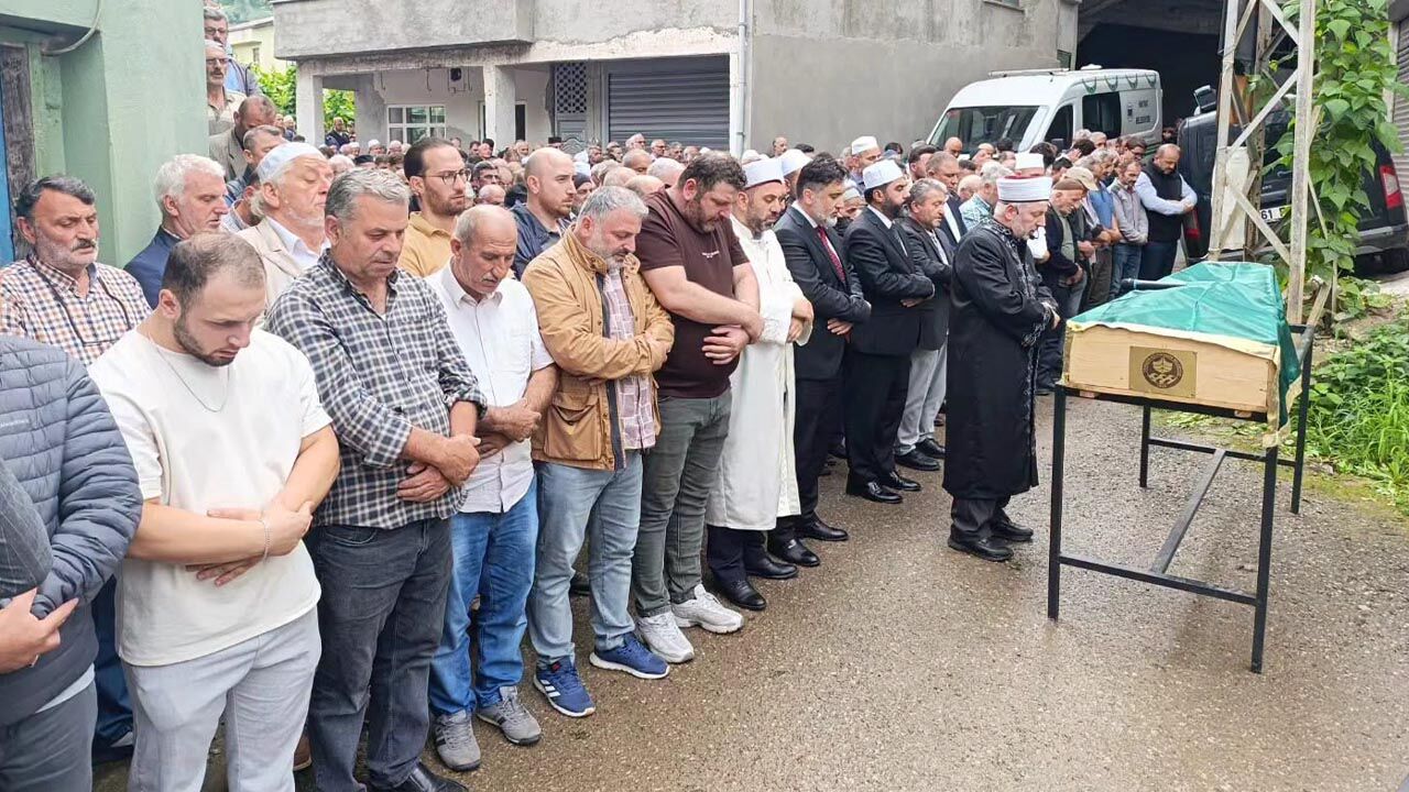 Yalova Il Muftu Baba Vefat Cenaze Toren (1)