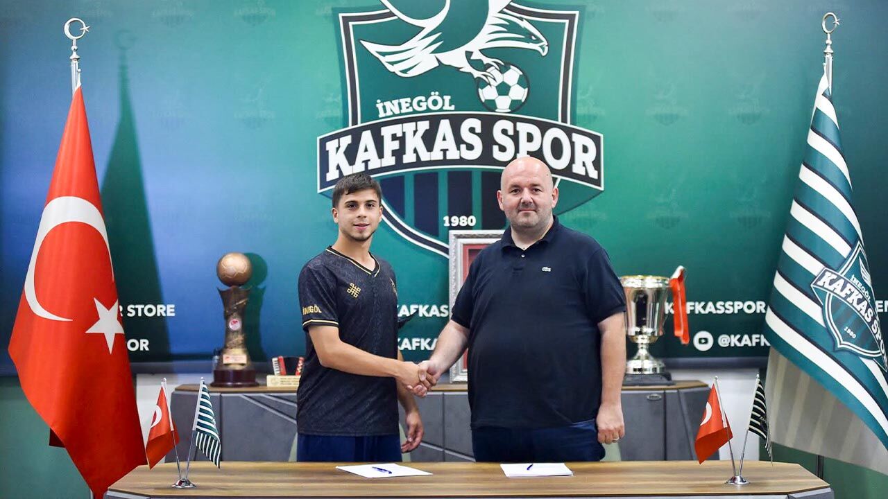 Muhammet Eren Kamış Profesyonel İmzayı Attı (3)