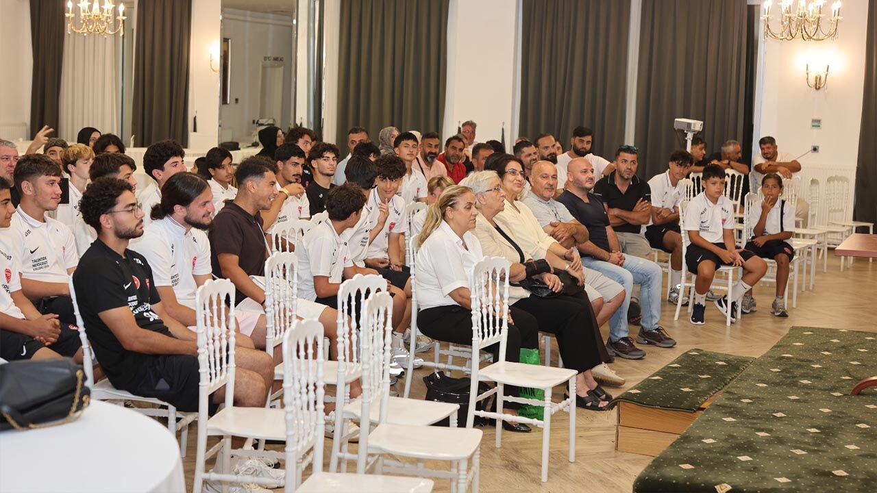 Yalova'nin Tanitiminda Etki̇n Bi̇r Rol Üstlendi̇ler (4)