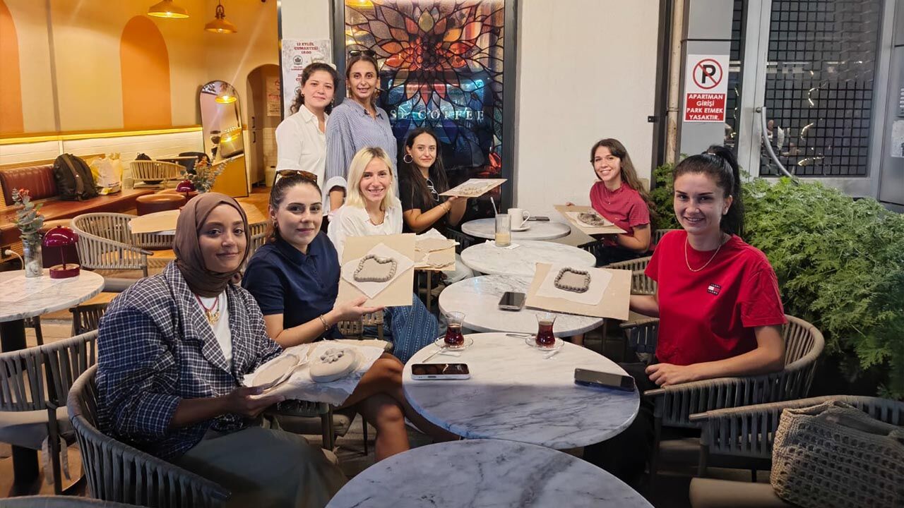 Base Coffee’de Hayaller Seramiğe Dönüştü