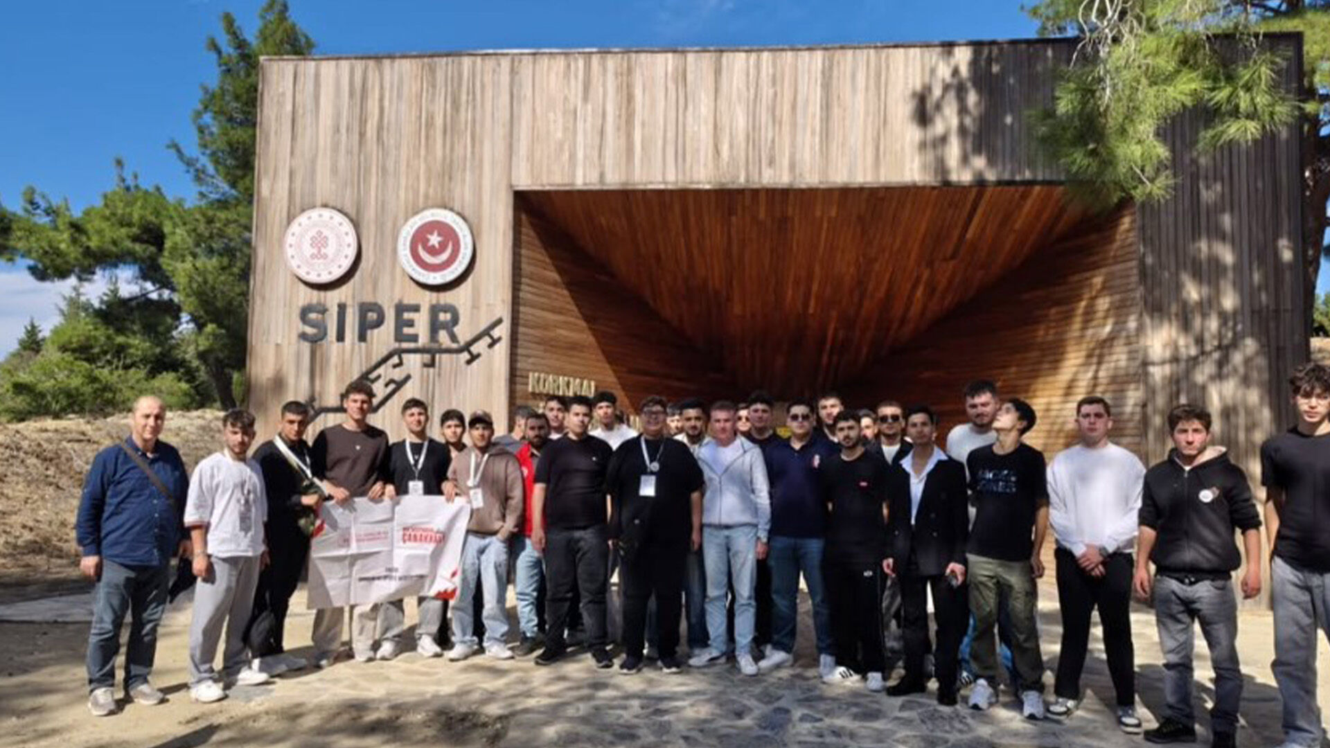 Ciftlikkoy Gencleri Canakkale Sehitlerini Ziyaret Etti (2)