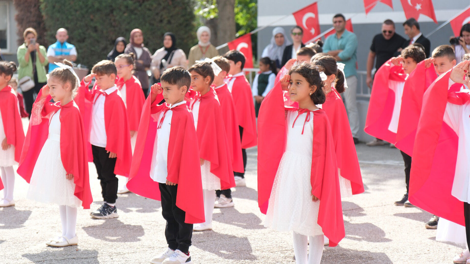 Ciftlikkoyde Ilk Ders Zili Caldı (2)
