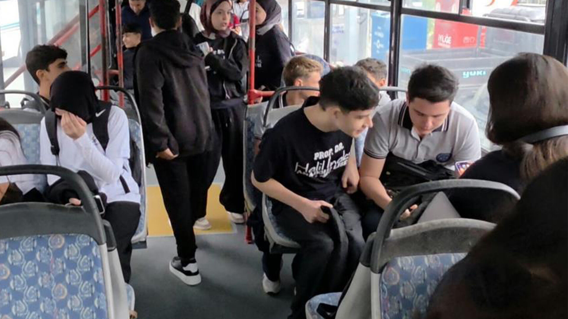 Esenköyde Ogrencilere Ucretsiz Ulasım Destegi (2)