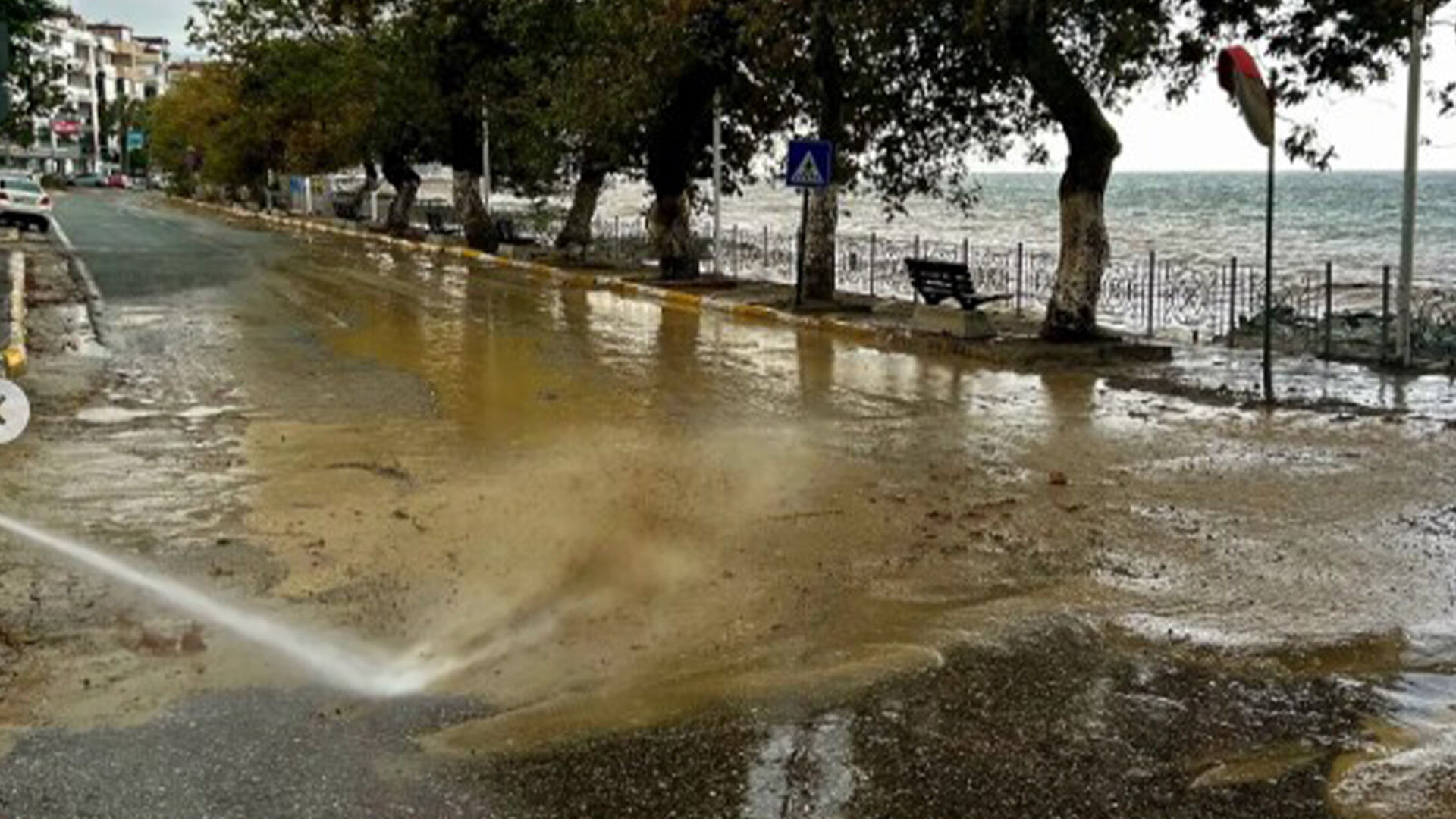 Esenkoyde Yagıs Sonrasında Ekipler Sahada (2)