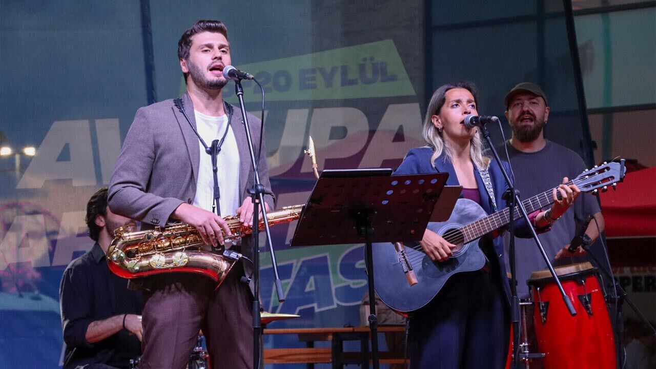 Kent Meydani Hafta Sonu Hareketli̇li̇ği̇n Merkezi̇ Oldu (2)