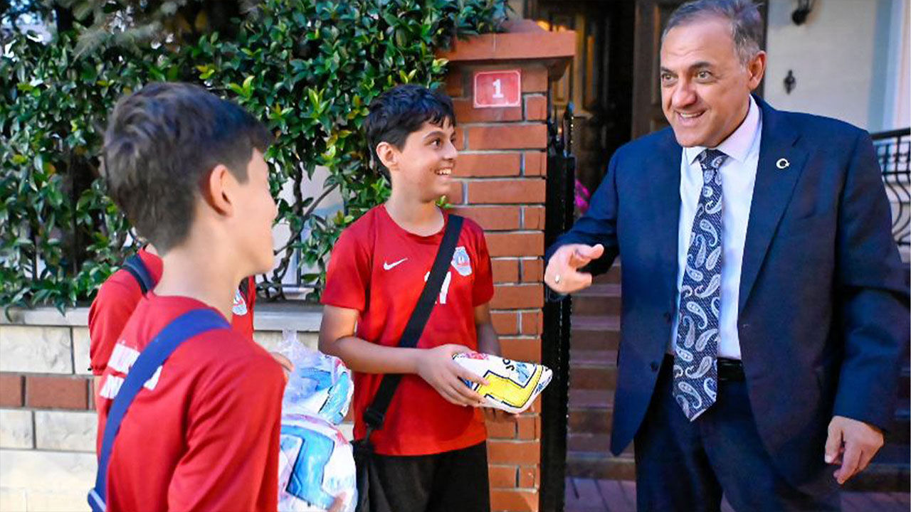 Vali Usta Genc Futbolcularla Karsılastı (2)