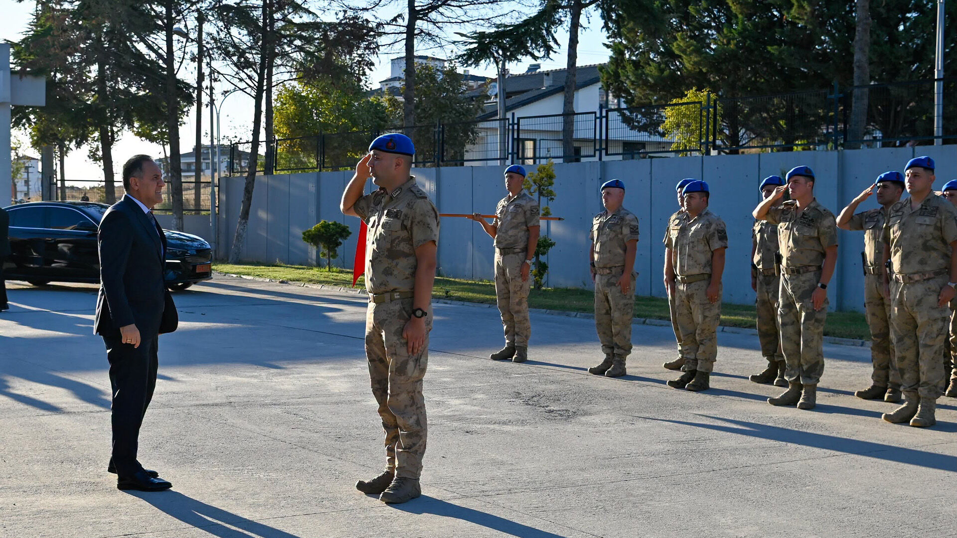 Vali Usta, Jandarma Komandolarla Bir Araya Geldi