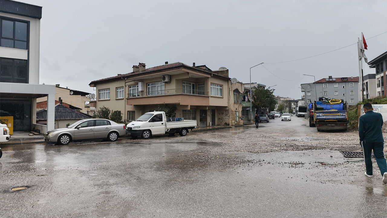 Vatan Caddesi’nde Çamur Ve Su Birikintisi Sorunu (2)