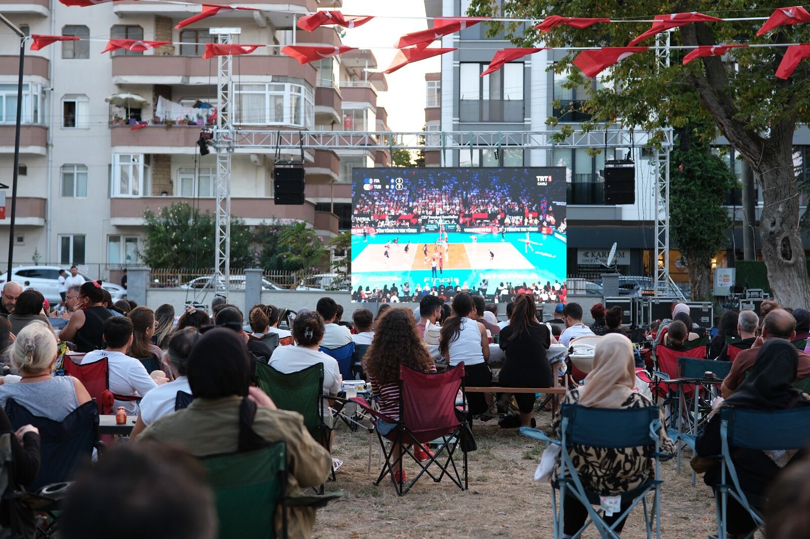 Yalova Ciftlikkoy Belediye Filenin Sultanlari Sampiyon Italya Mac Dev Ekran Destek (1)