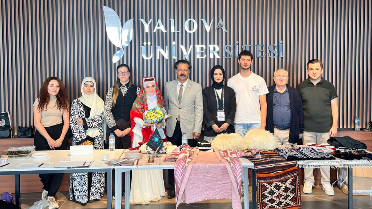 Yalova Üniversitesi’nde Yeni Öğrenciler Türk Dünyası Standında Karşılandı (2)