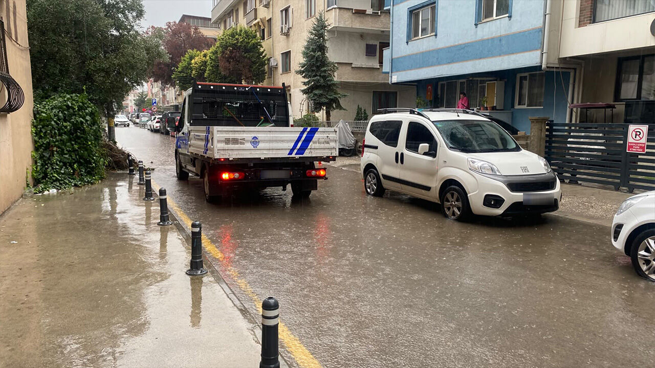 Yalova’da Sağanak Sonrası Yollar Göle Döndü