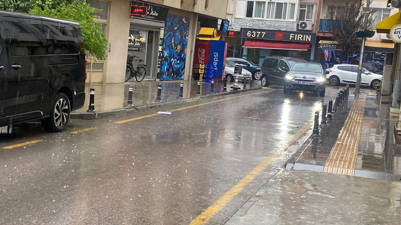 Yalova Yagıs Sonrası Yollar Gole Dondu (2)