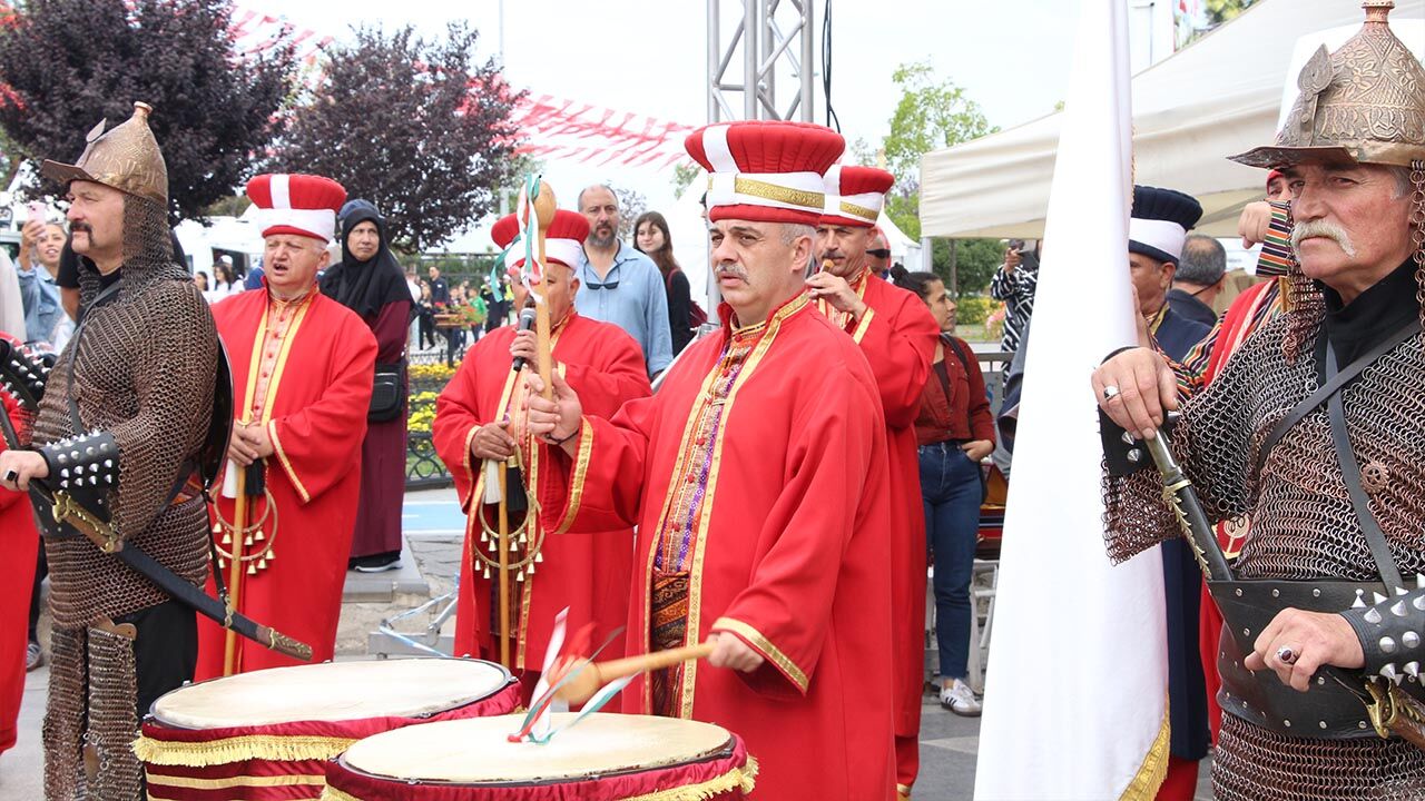 Yalova’da İlk Kadın Ahi Şedini Kuşandı