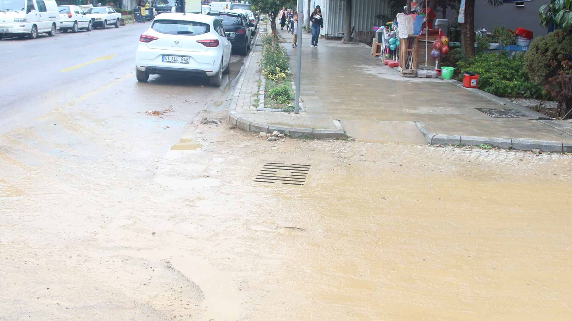 Yalovada Yagmur Sonrası Camur Sorunu (3)
