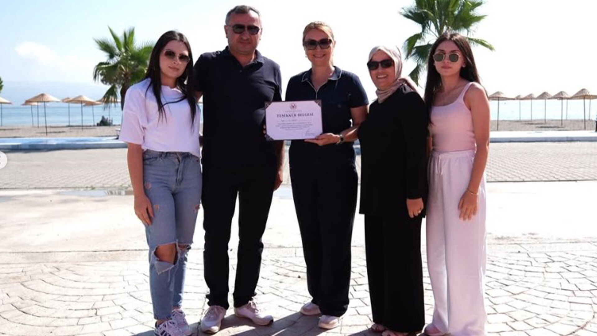 Yasemin Fazlaca Zabıta Personeliyle Bulustu (2)