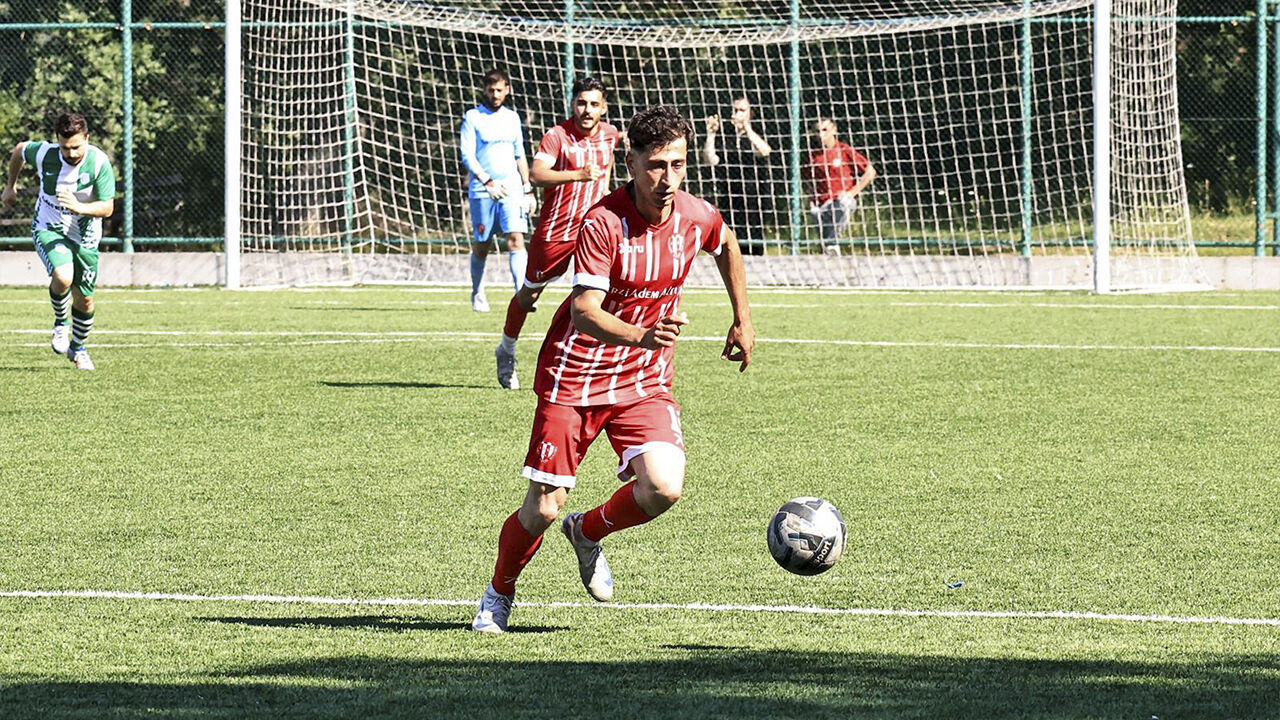 Umut Olcay, Sosyal Medya Başarısıyla Dikkat Çekiyor (1)