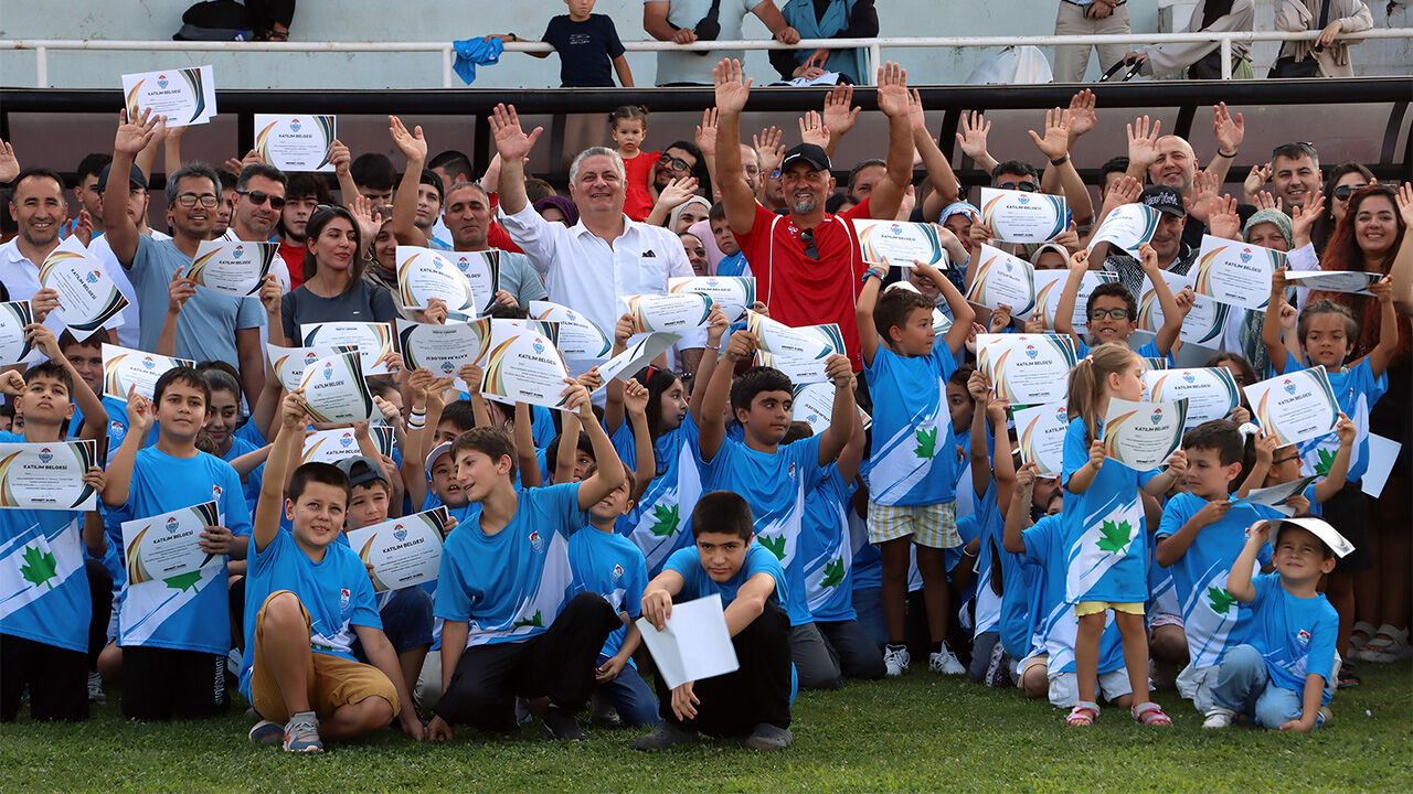 Yalova Beledi̇yesi̇ Yaz Spor Okullari’nda 482 Sporcu Belgeleri̇ni̇ Aldi (1)