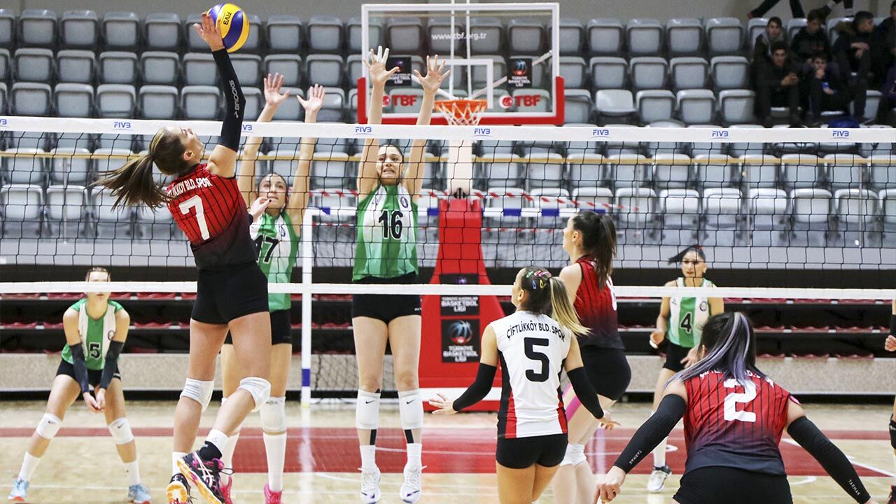 Voleybol Sezonunda İlk Servis 9 Ekim’de