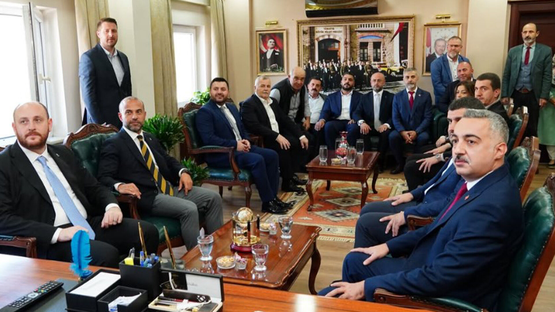 Akp Heyeti Armutluda (1)