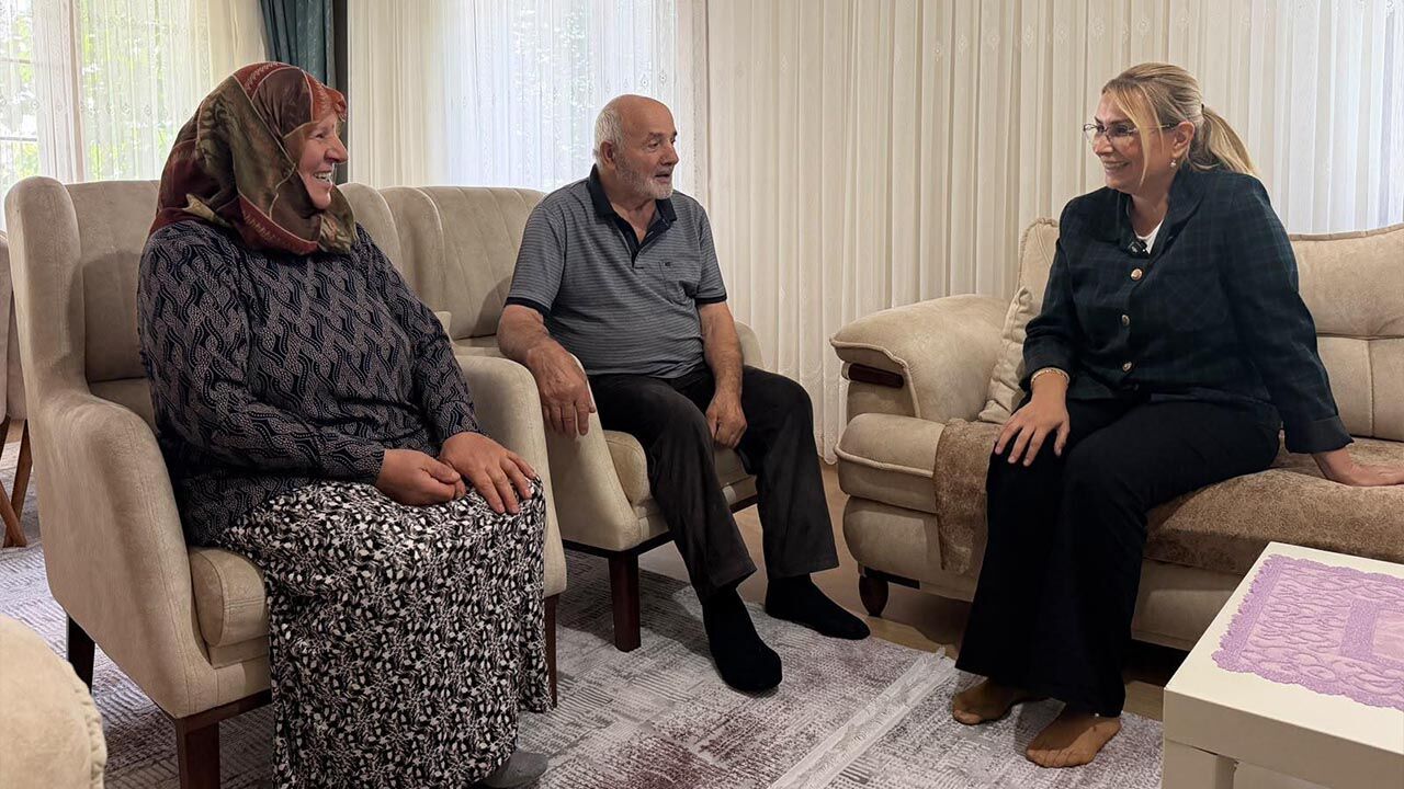 Başkan Yasemi̇n Fazlaca’dan Altinova’nin Büyükleri̇ne Vefa Zi̇yareti̇ (4)