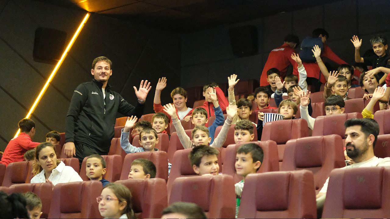 Çiftlikköy’ün Minik Yıldızları Sinema Keyfi Yaptı (2)