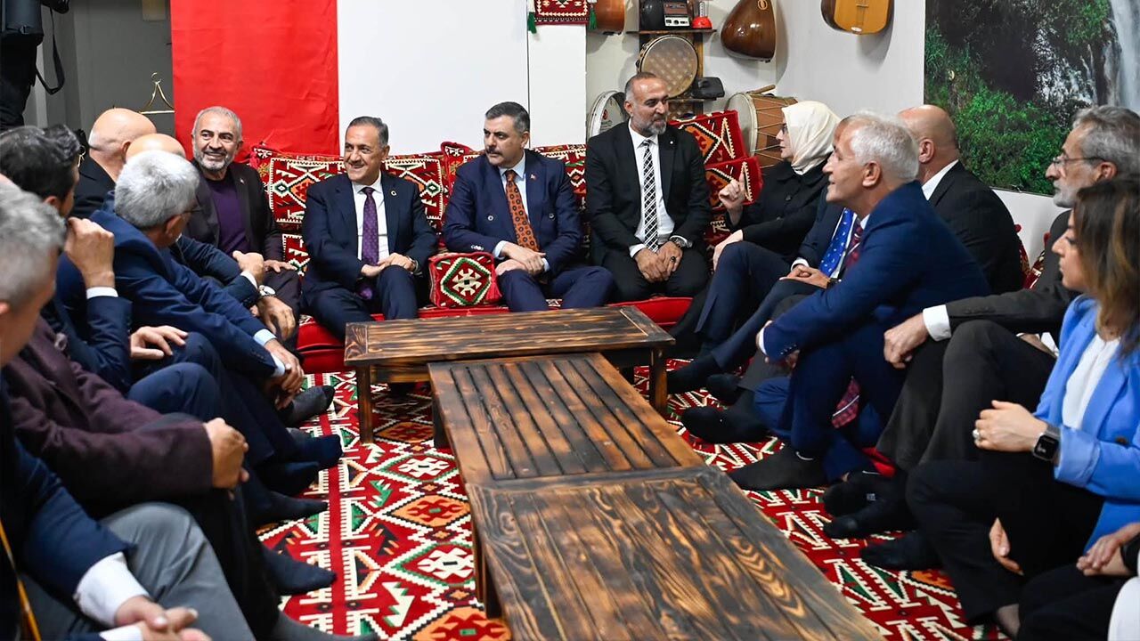 İçişleri Bakanı Mustafa Çiftçi’den Yalova Erzurumlular Derneği’ne Ziyaret (2)