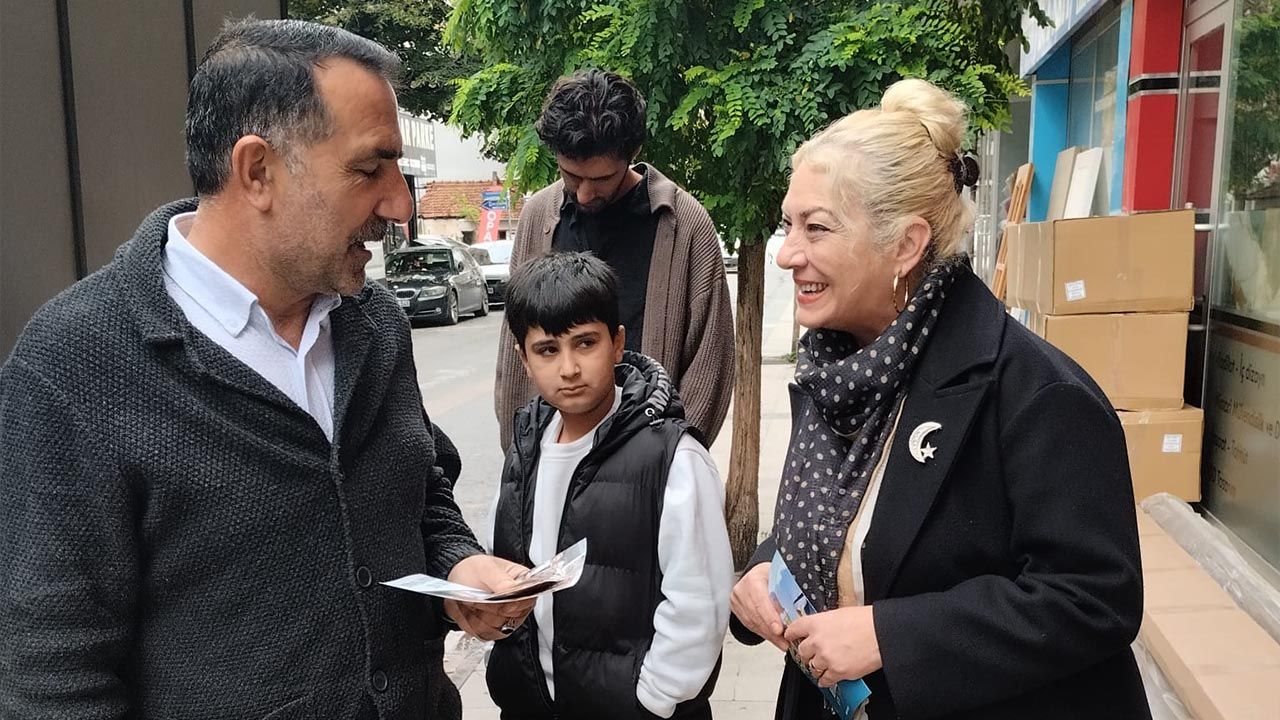 İyi Parti’den Esnafa ‘Kahve Bizden’ Ziyareti (1)
