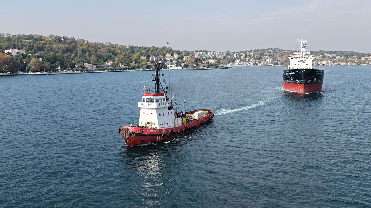 Karadeniz’de Vurulan İki Gemi Yalova’daki Tersanelere Sevk Edildi (2)